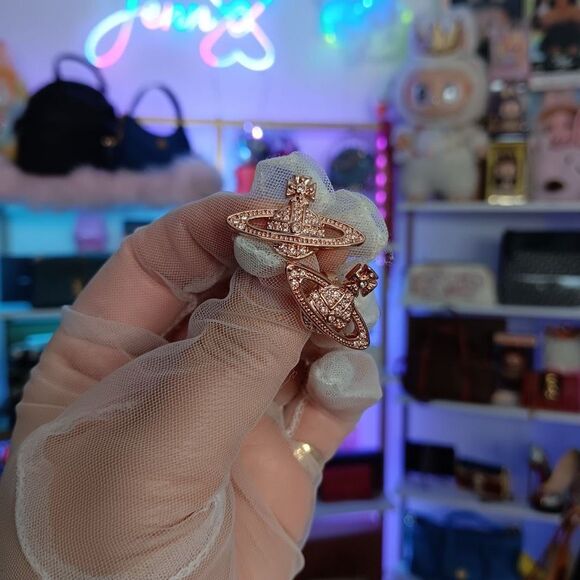 NIB New Vivienne Westwood Rose Gold Pink Signature Orb Logo Post Earrings Full s - Picture 1 of 7